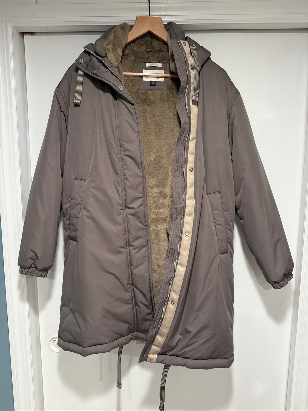 Women’s Long Hooded Winter Coat – Taupe with Sherpa Lining XS